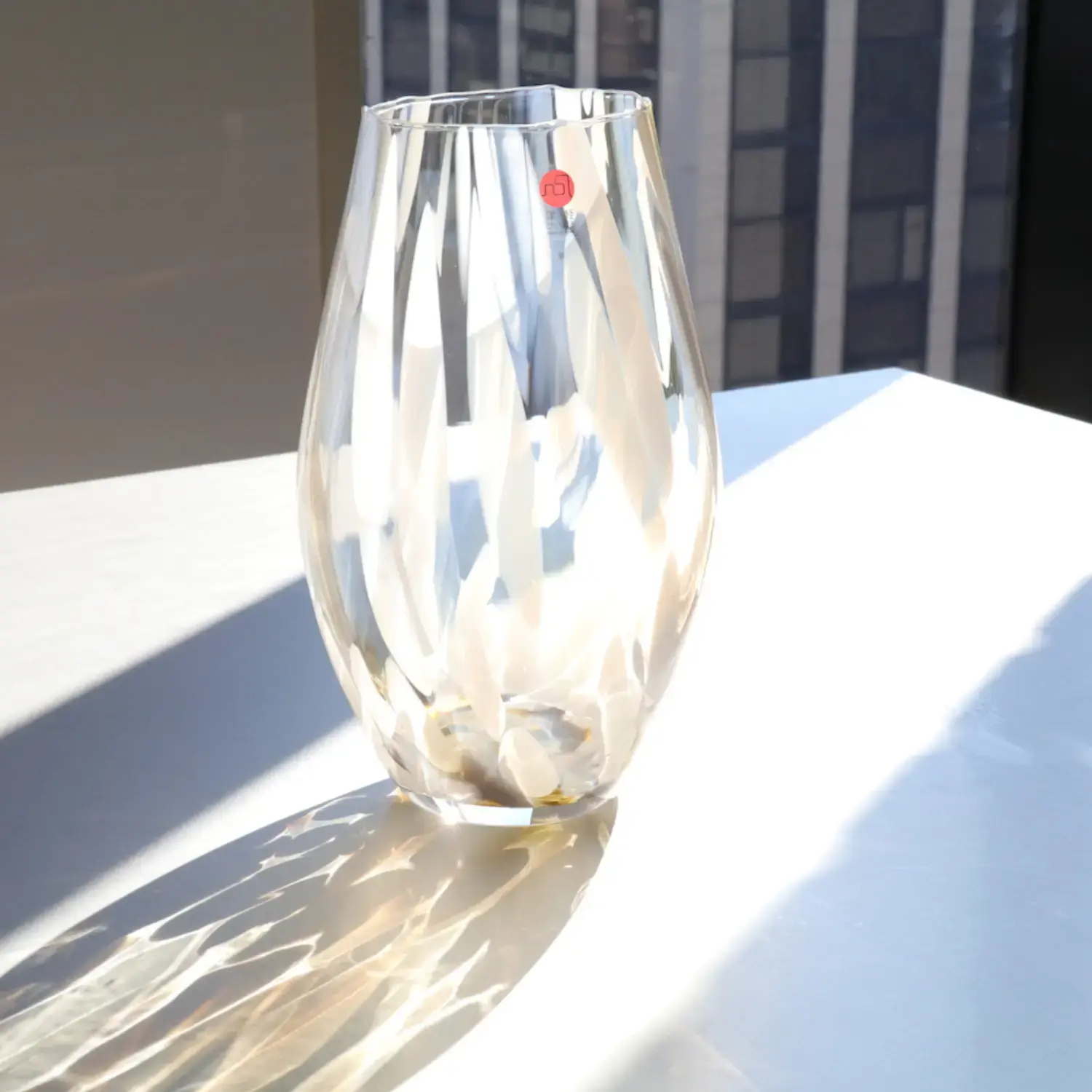 Aderia Handmade Elegant Glass Flower Vase Cloud Pattern 215mm - Image 2