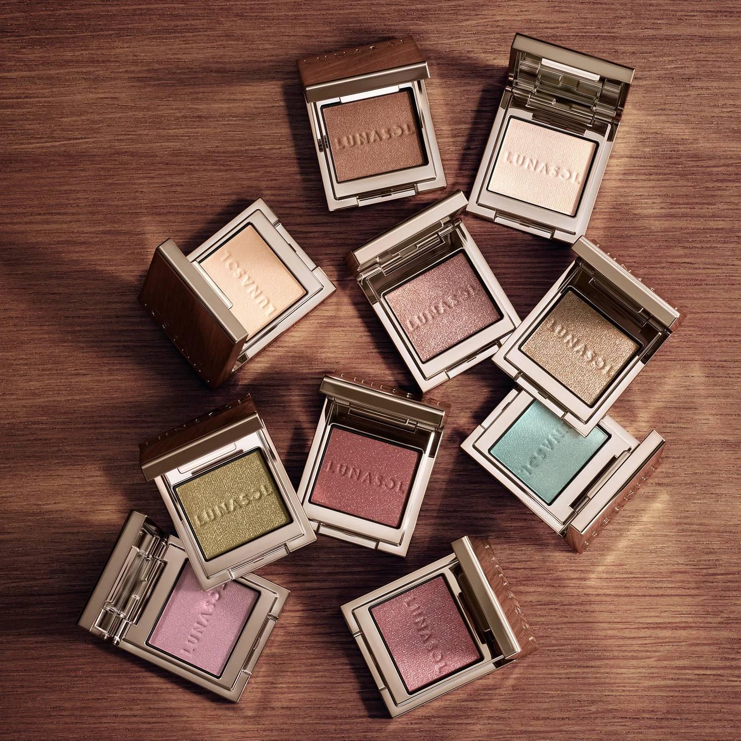 Lunasol Mono Eye Coloration Smooth Finish Eyeshadow - Image 2