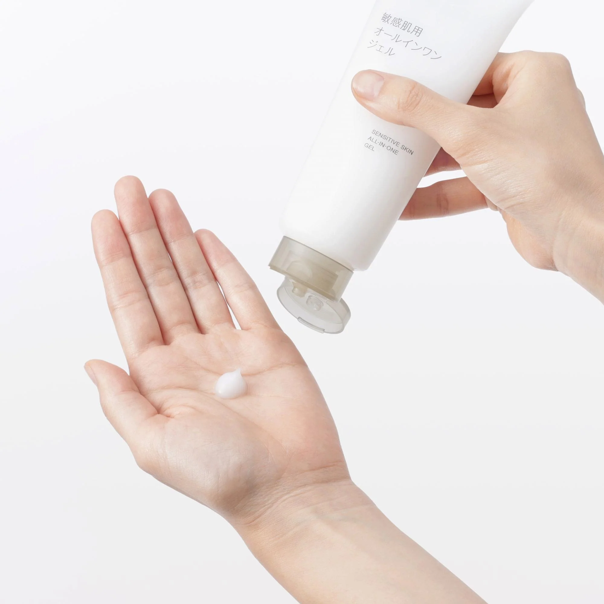 Muji Naturally Derived All-In-One Gel for Sensitive Skin 150g - Image 3